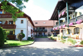 Гостиница Landhaus Cornelia  Бад-Бирнбах